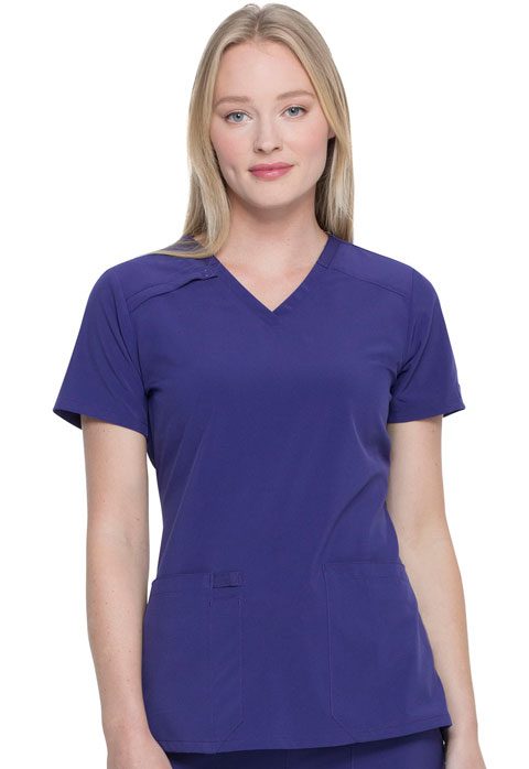 A Contemporary fit V-neck top features three pockets