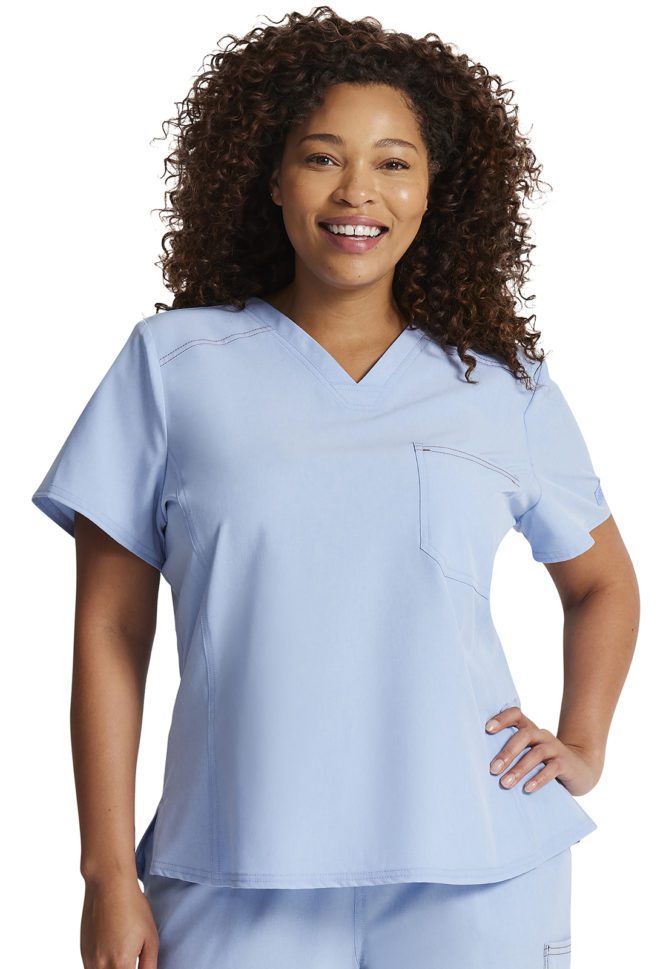 Women's Tuckable One Pocket V-neck Top