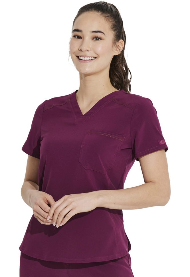 Women's Tuckable One Pocket V-neck Top
